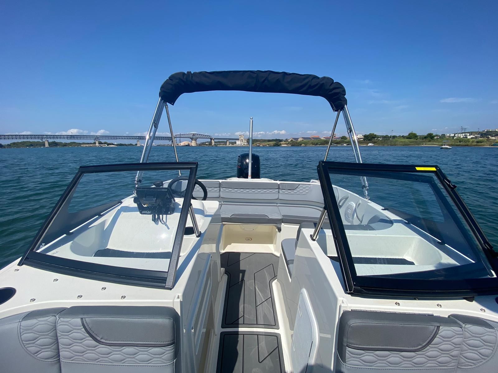 slider 3 Bayliner Element M17